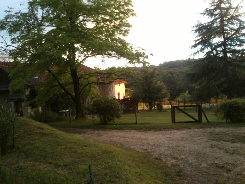 Sun on the farmhouse wall01a