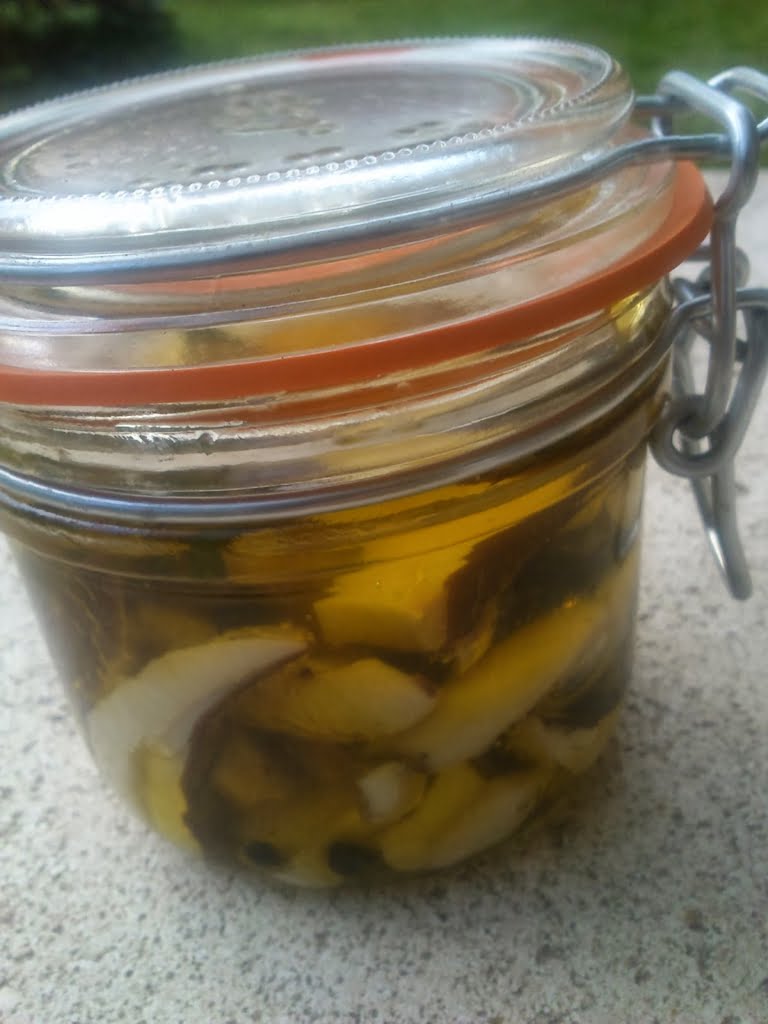 Cèpes in a jar01a